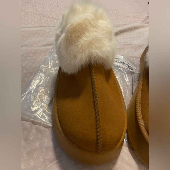 NWOT Fur lined mule slipper / shoes. Brand new, never worn. Size 40. - Picture 2 of 4